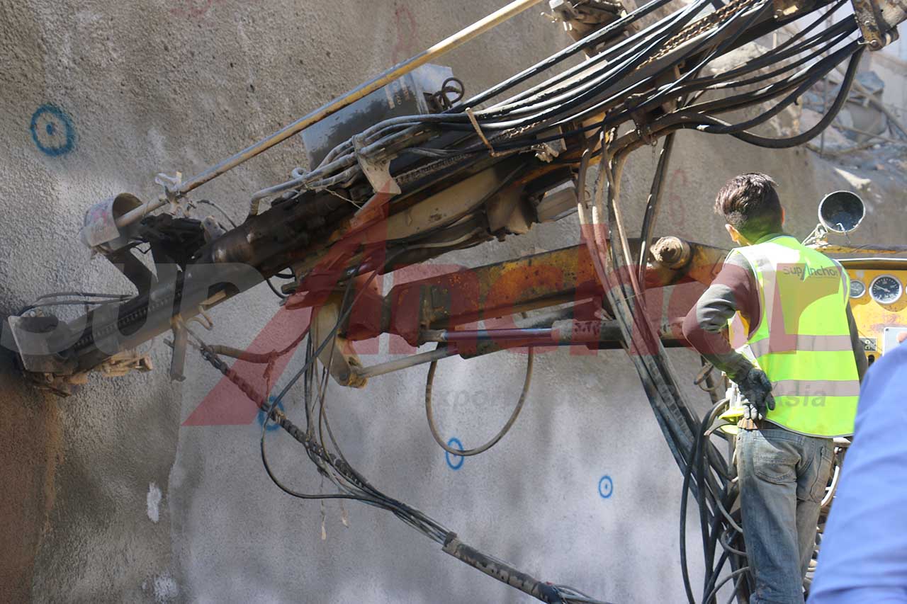 Construction site using SupAnchor self drilling anchor system